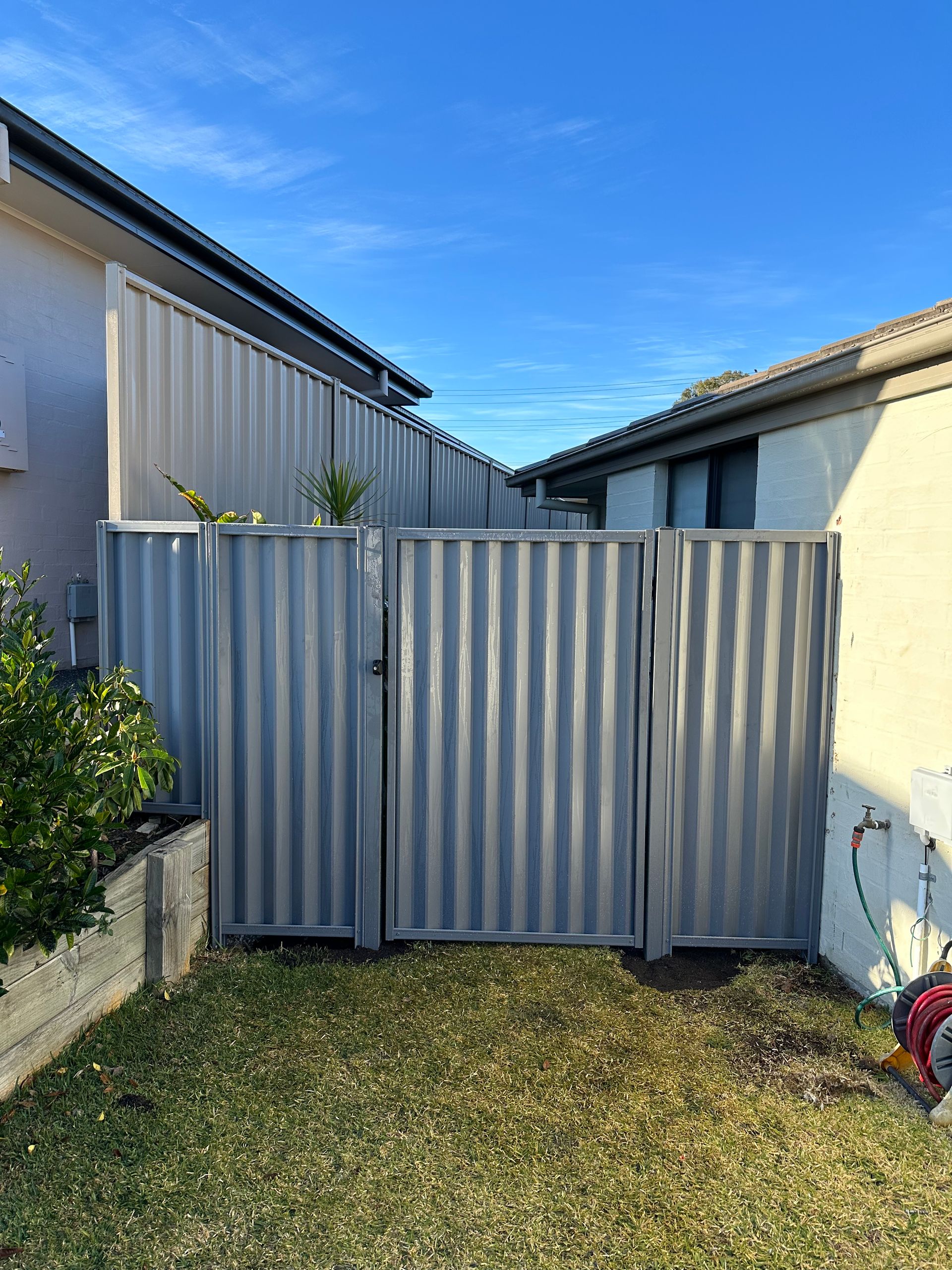 Mirrorscreen Colorbond gate — Mid Coast Boundary Fencing, NSW