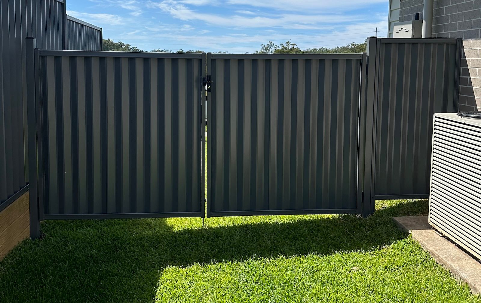 Colorbond Fencing in Hallidays Point — Mid Coast Boundary Fencing, NSW